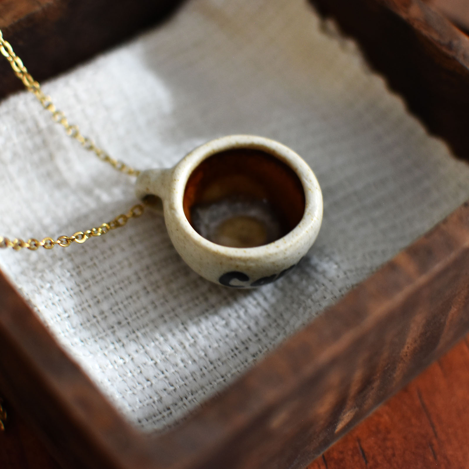 Tacita mini Dije con frase "Capuchino"