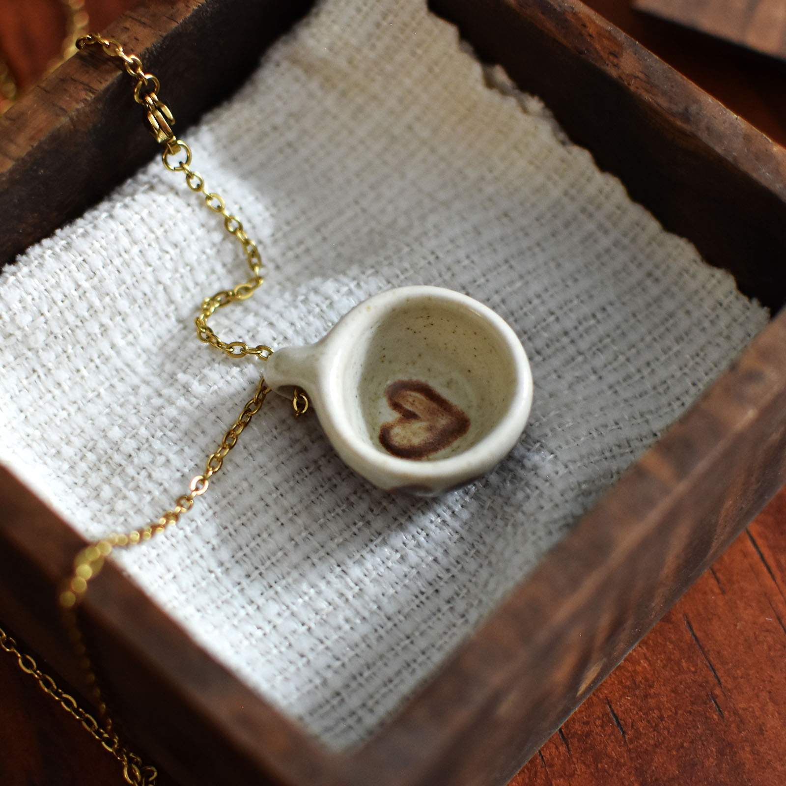 Tacita mini Dije con frase "Coffee Lover"