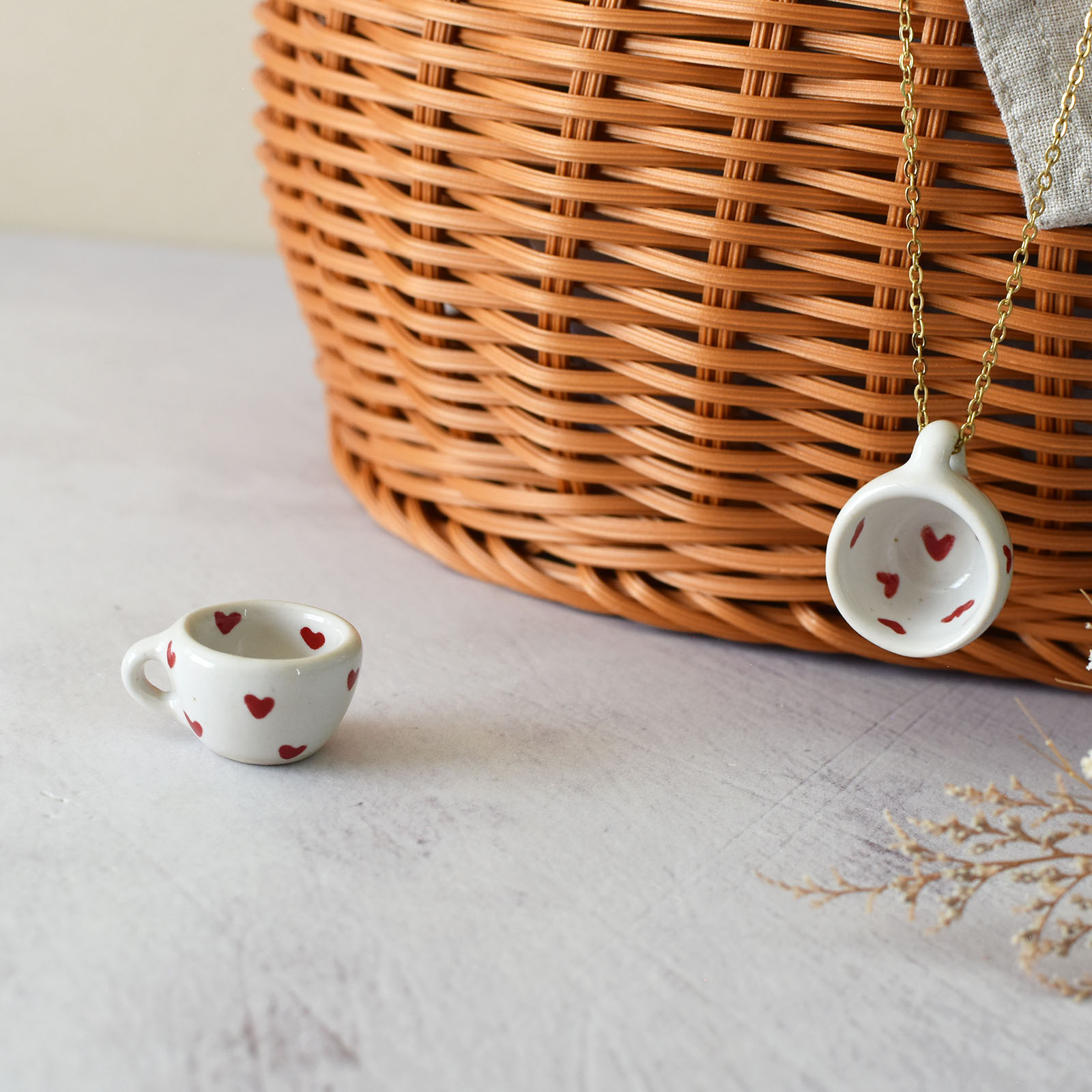 Dije tacita mini Corazones rojos (Sin frase)