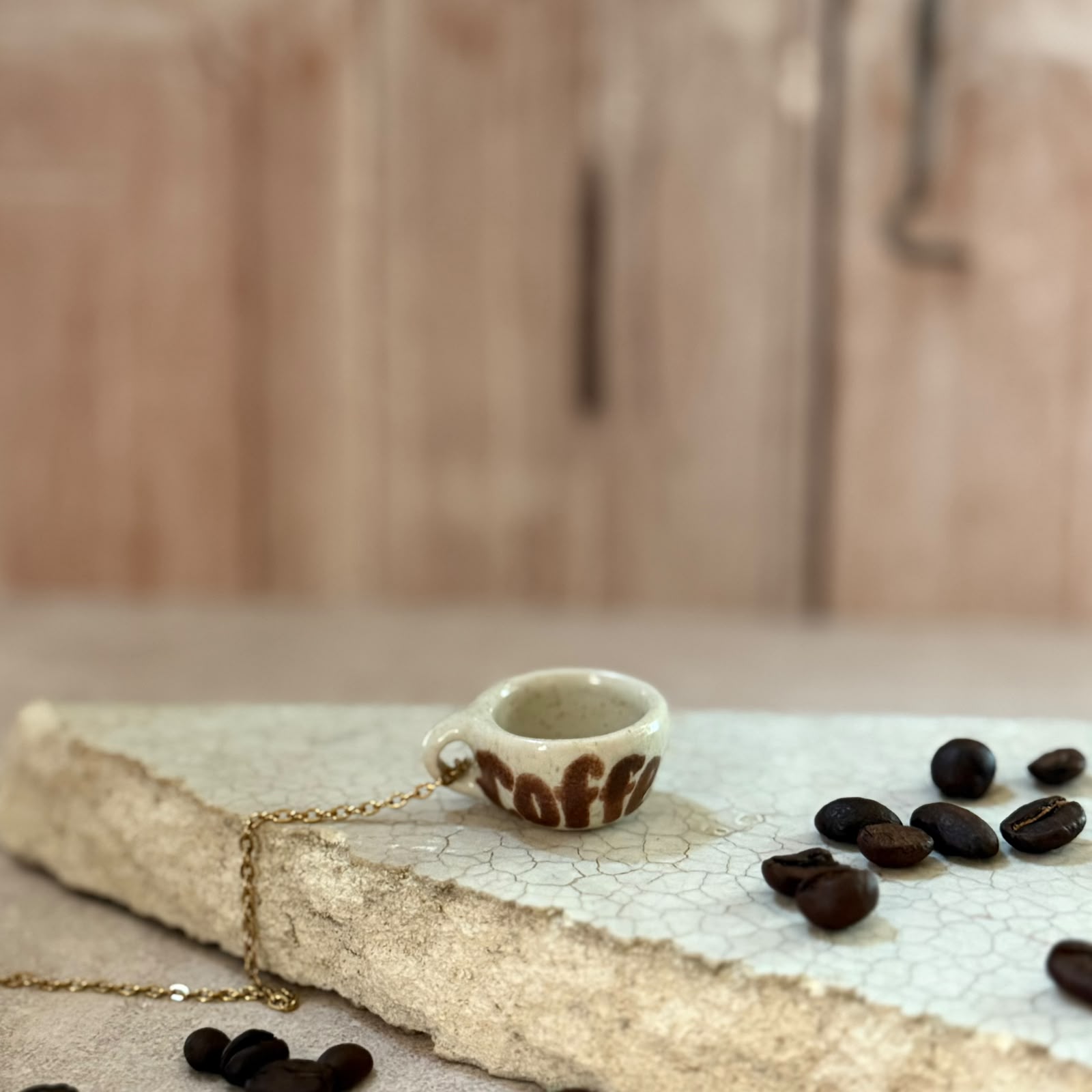 Tacita mini Dije con frase "Coffee Lover"