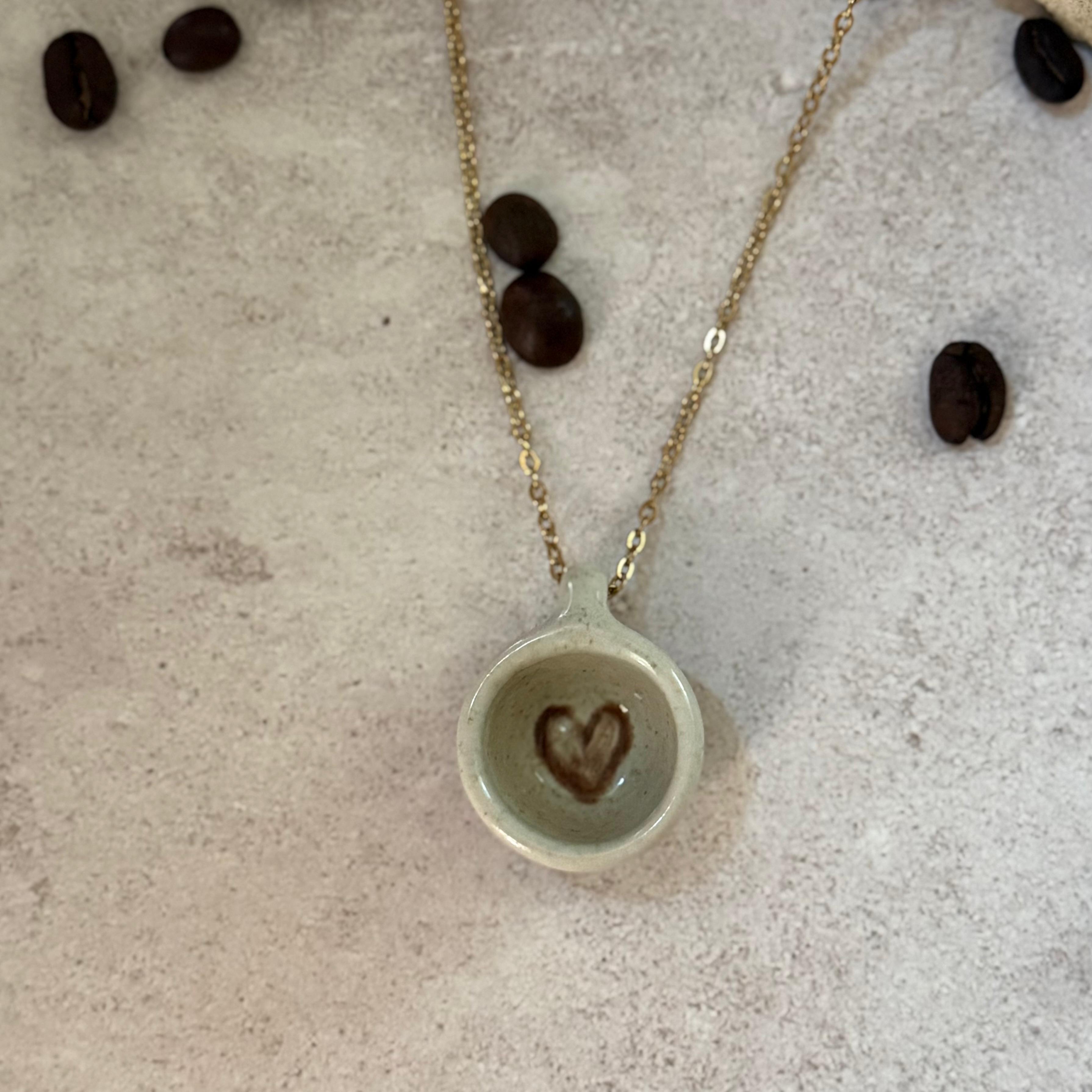 Tacita mini Dije con frase "Coffee Lover"