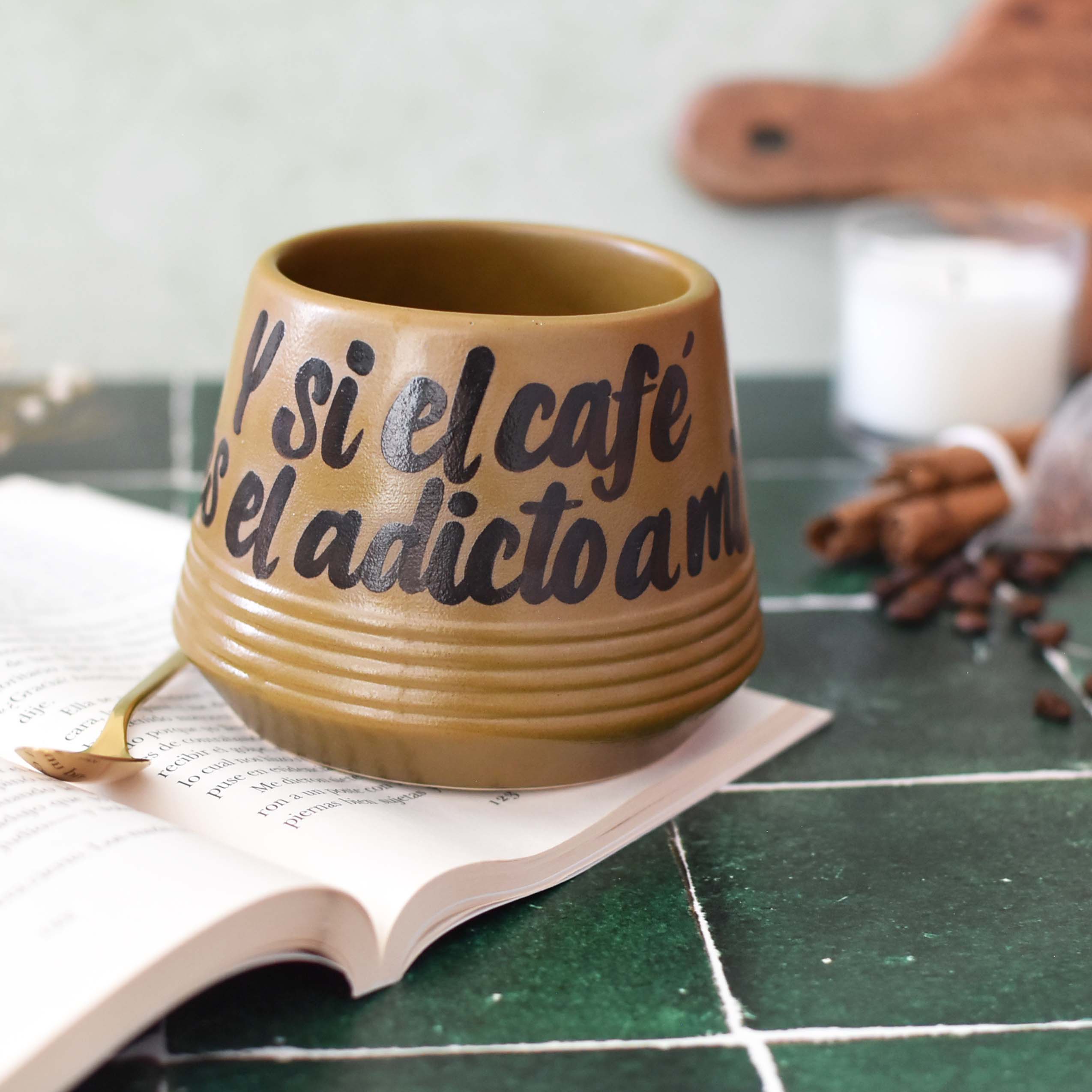 Taza Aurora "¿Y si el café es el adicto a mi?