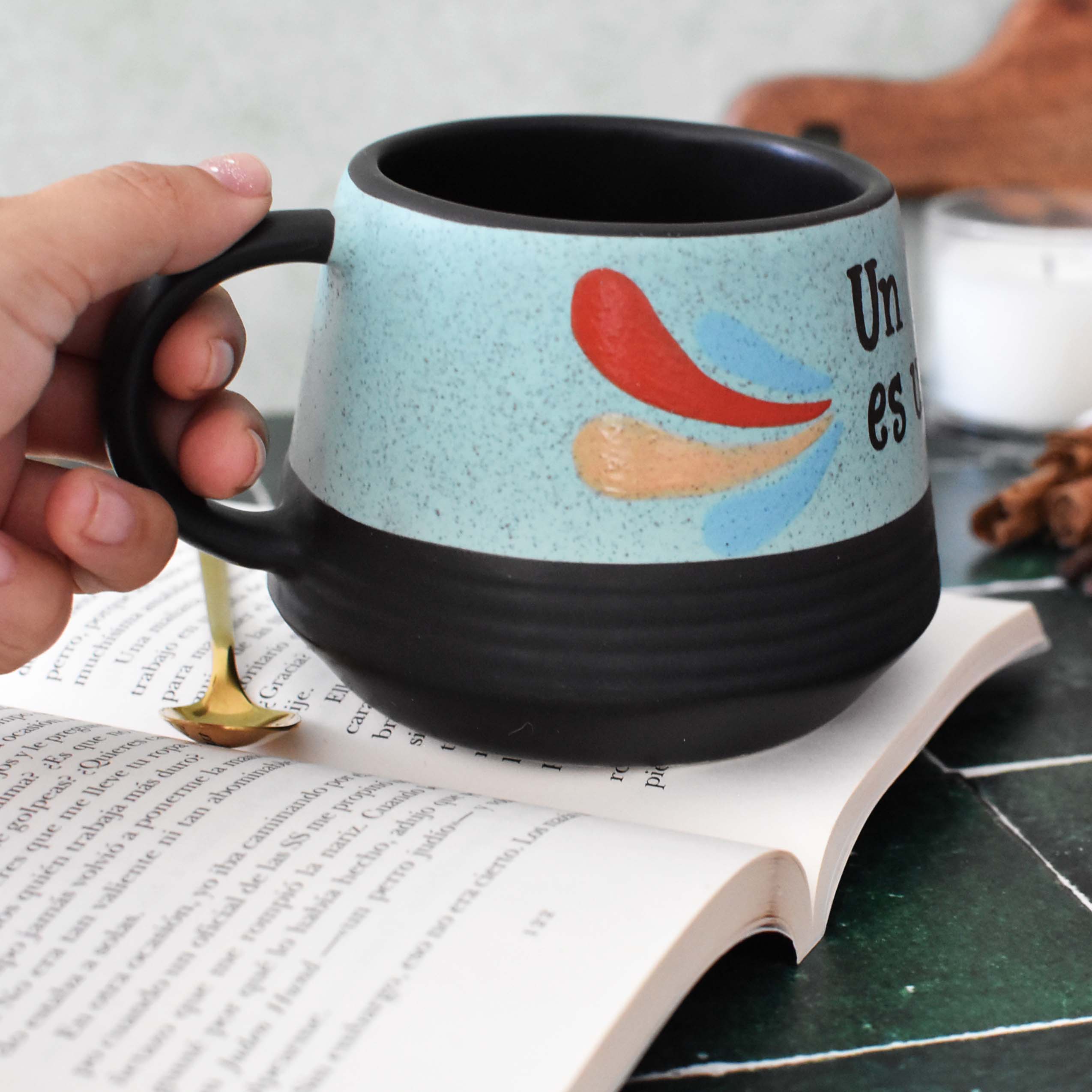 Taza Aurora "Un café siempre es una buena idea"