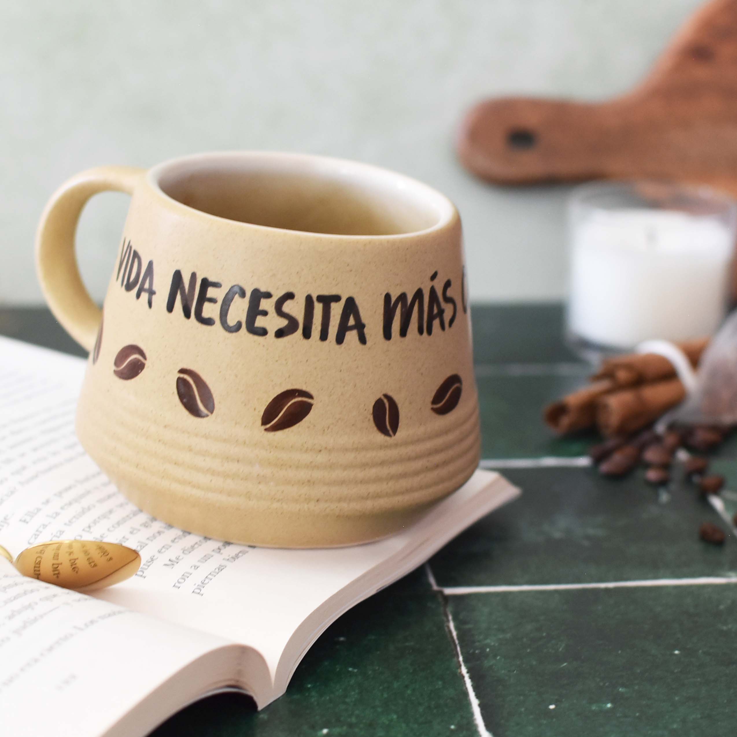Taza Aurora "La vida necesita más café y menos estrés"