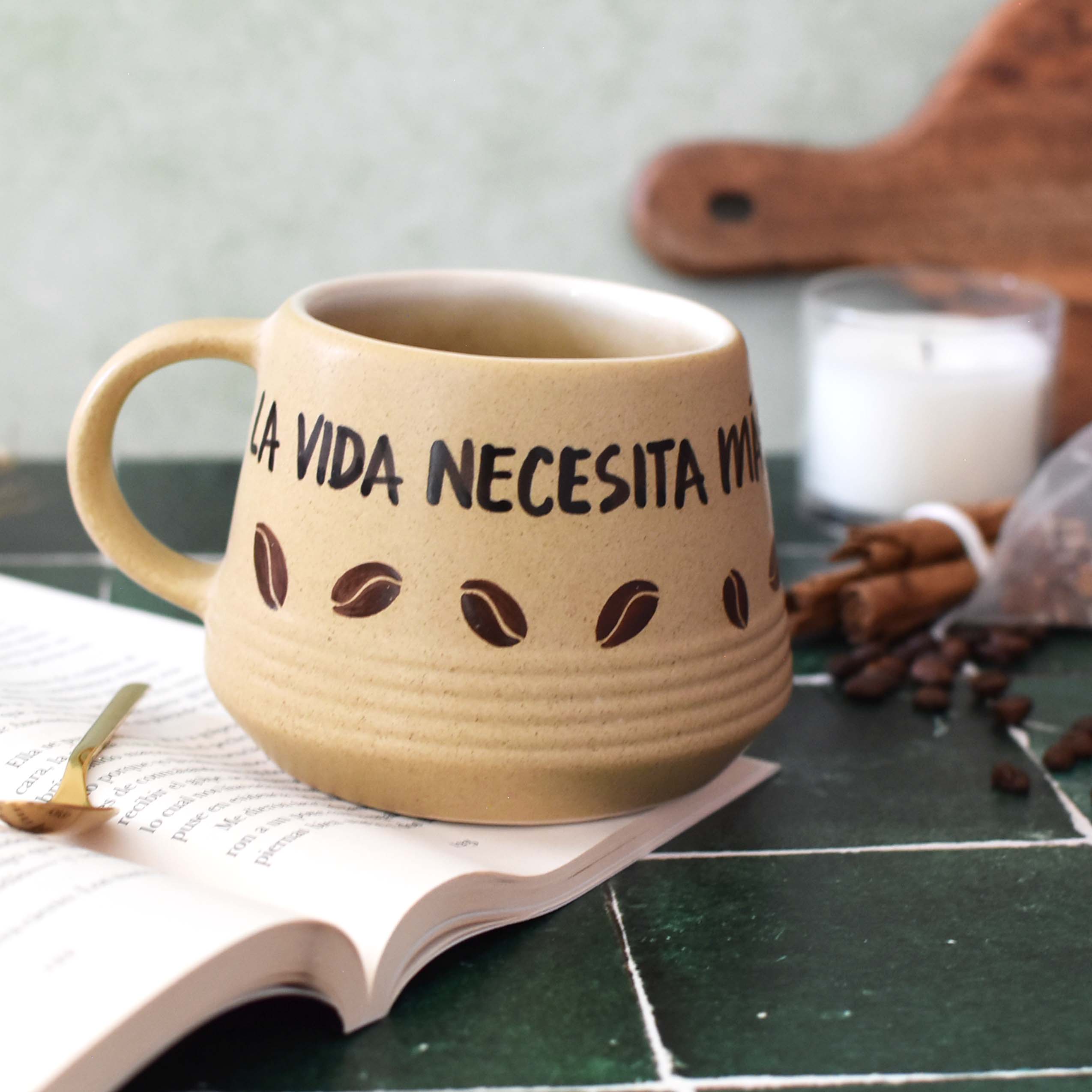 Taza Aurora "La vida necesita más café y menos estrés"
