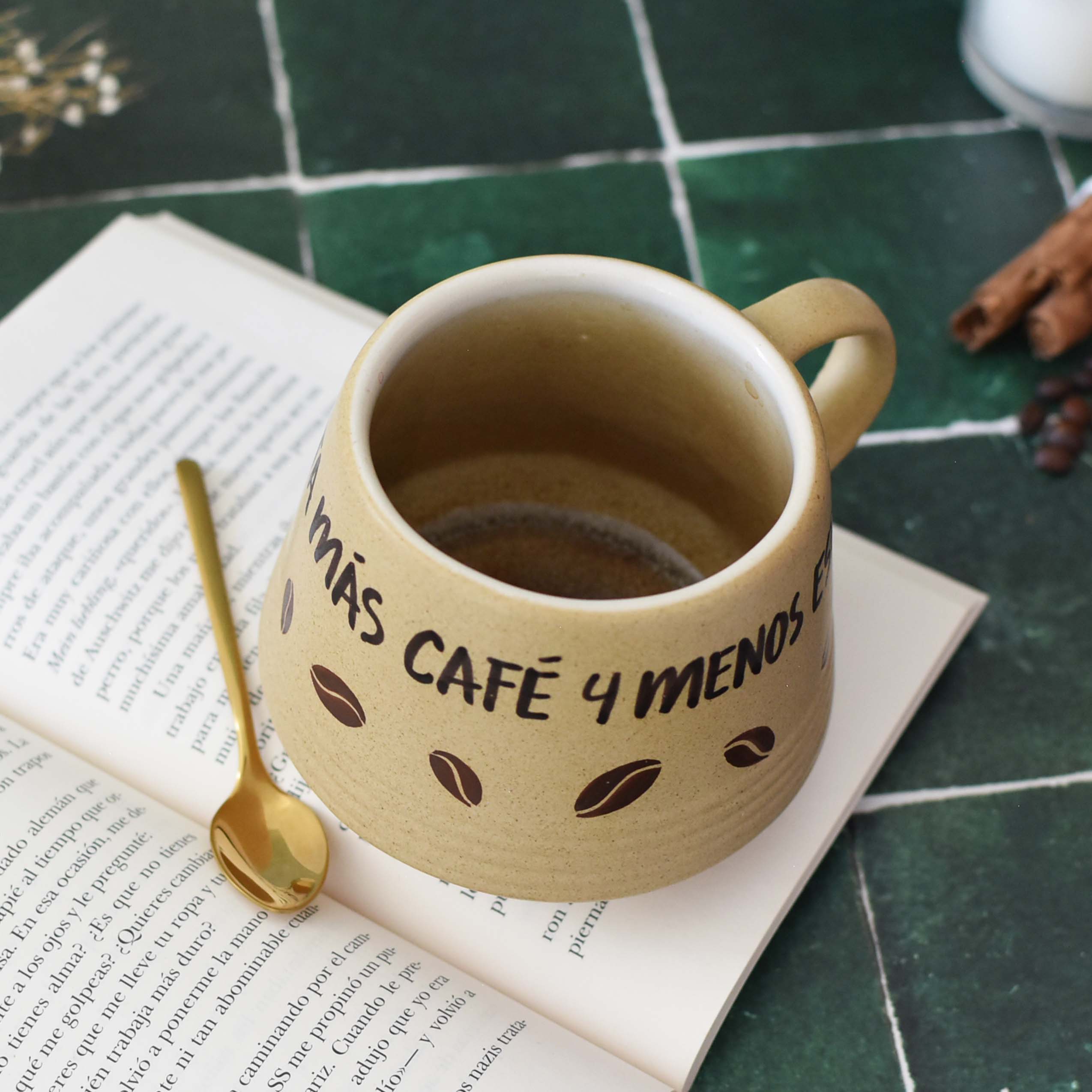 Taza Aurora "La vida necesita más café y menos estrés"