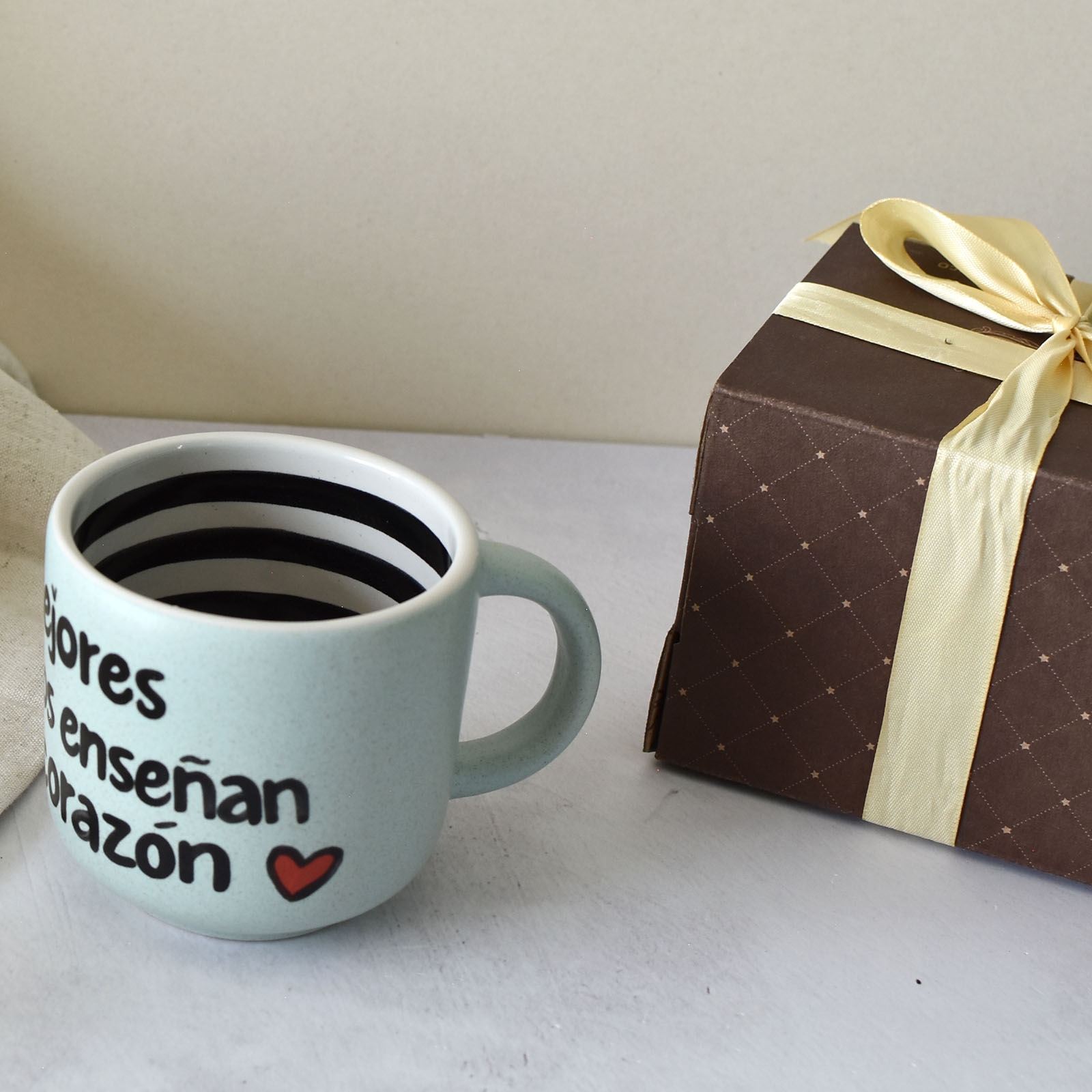Taza Bohemia "Los mejores maestros enseñan con el corazón"