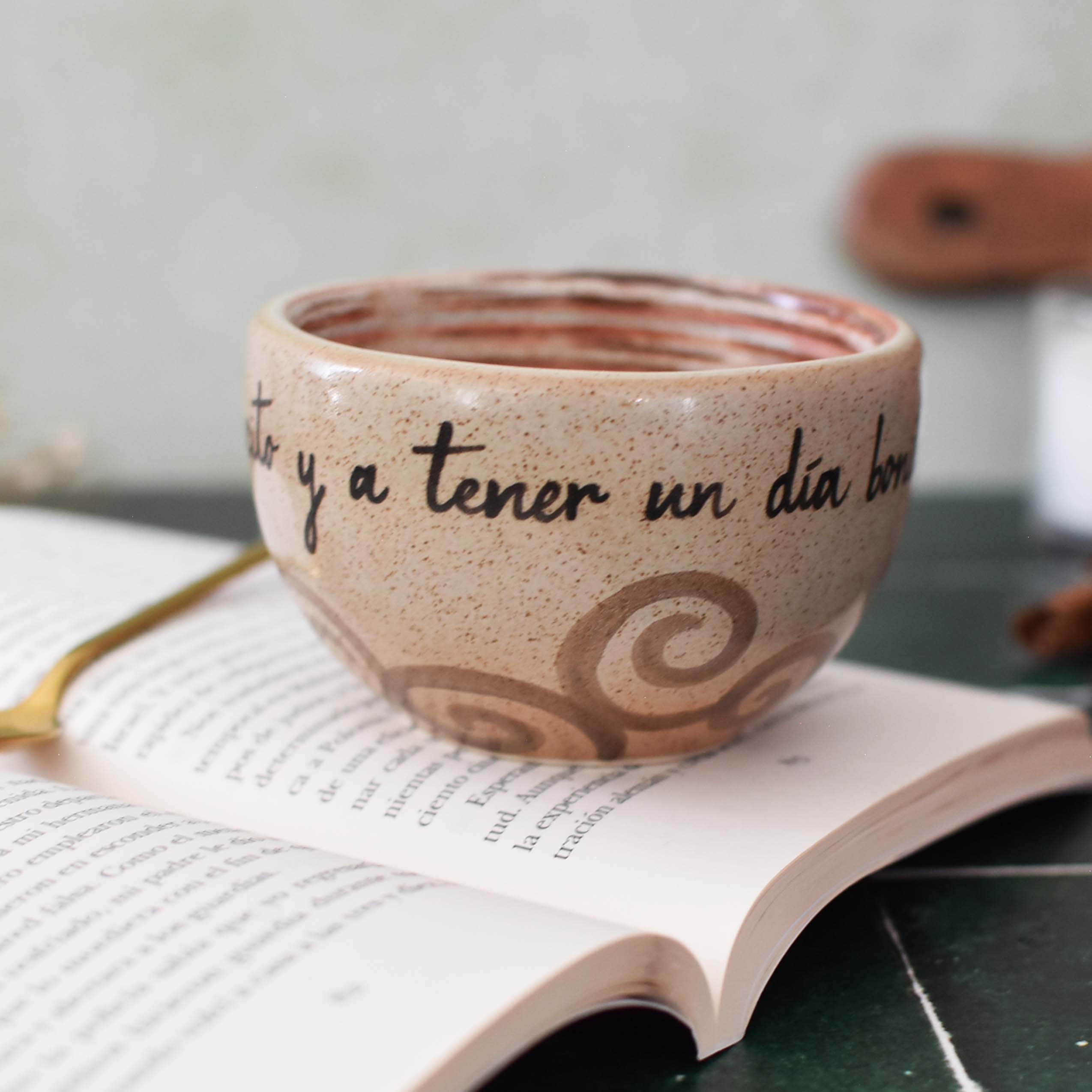 Taza Latte "Un cafecito y a tener un día bonito"