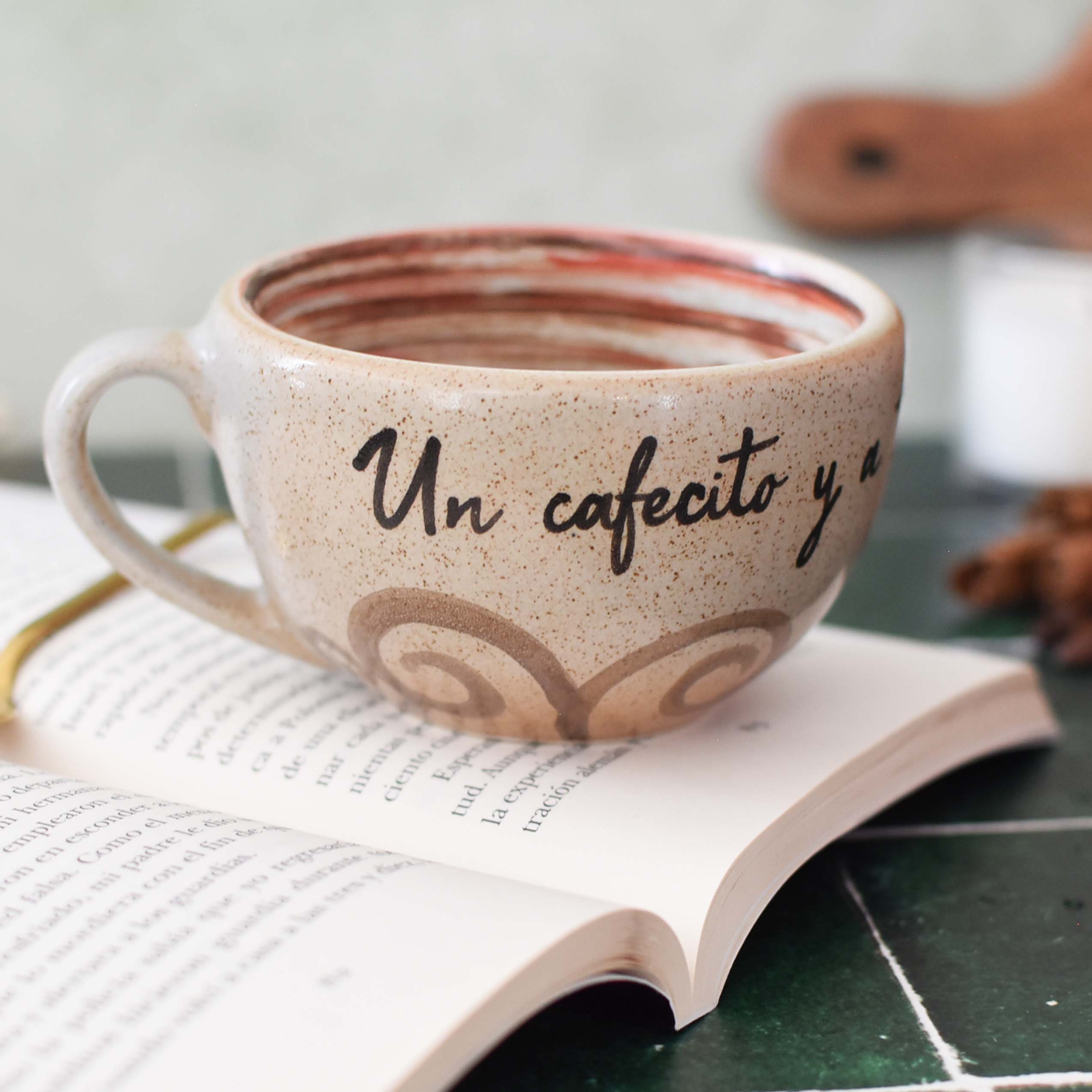 Taza Latte "Un cafecito y a tener un día bonito"