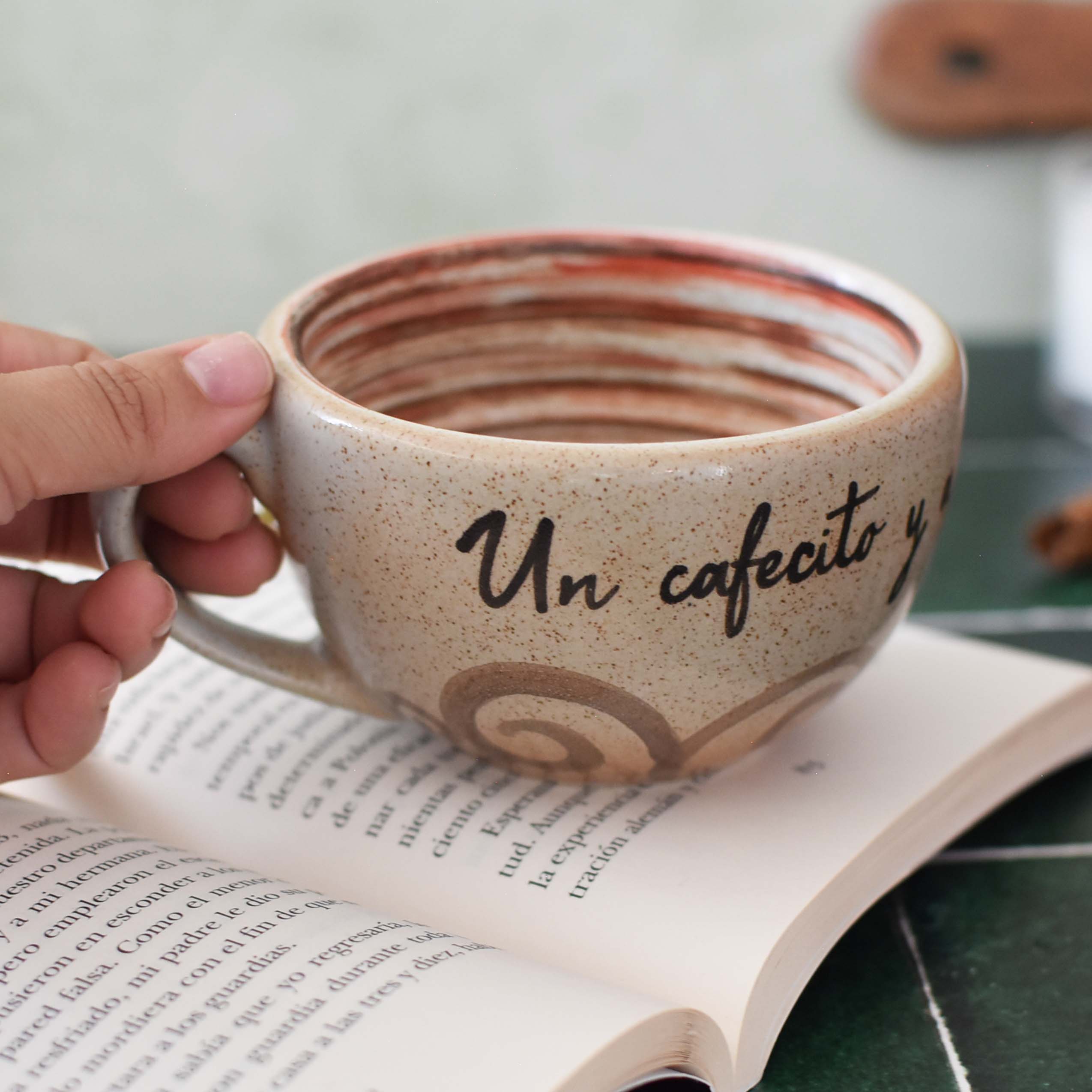 Taza Latte "Un cafecito y a tener un día bonito"