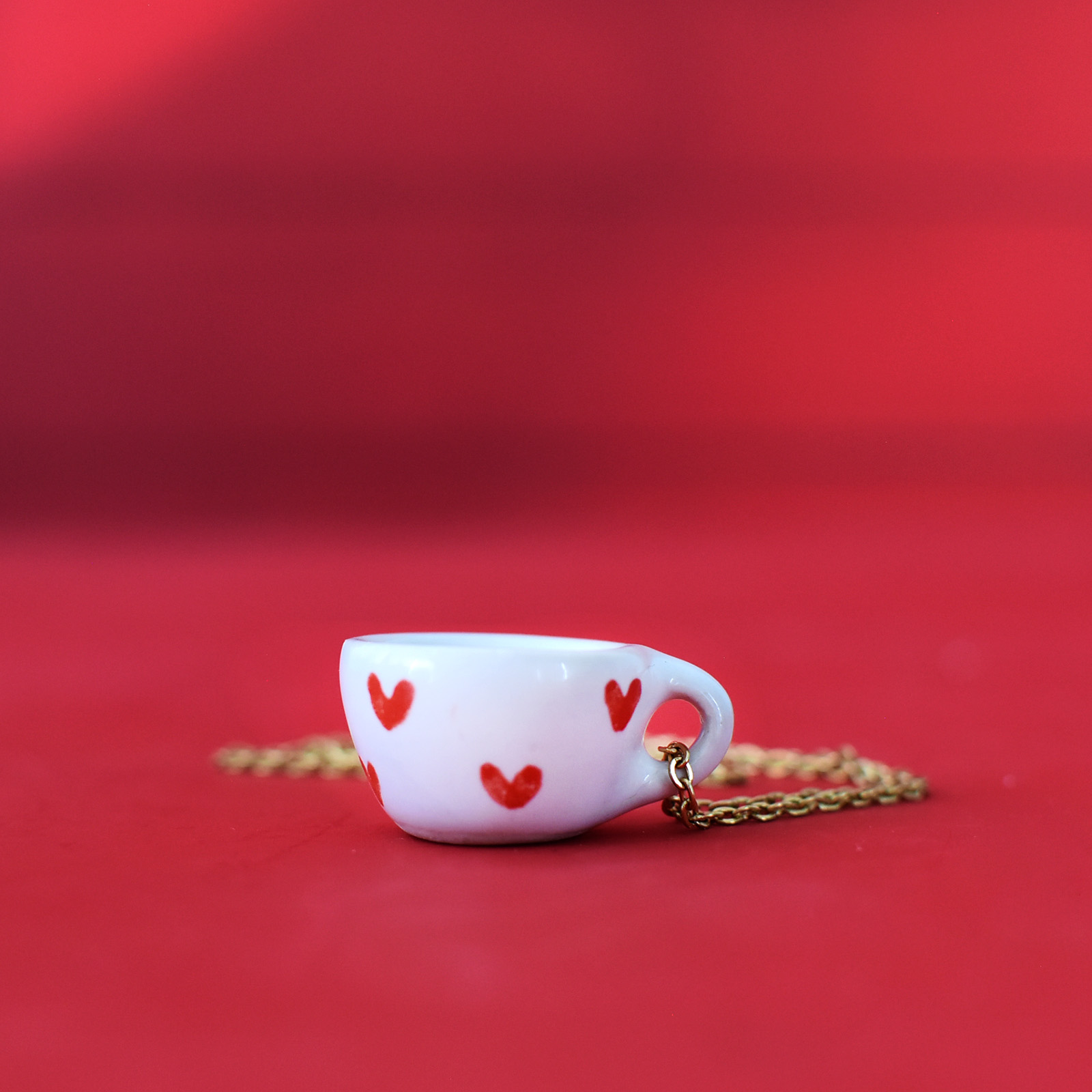 Dije Tacita mini "Corazones rojos" 