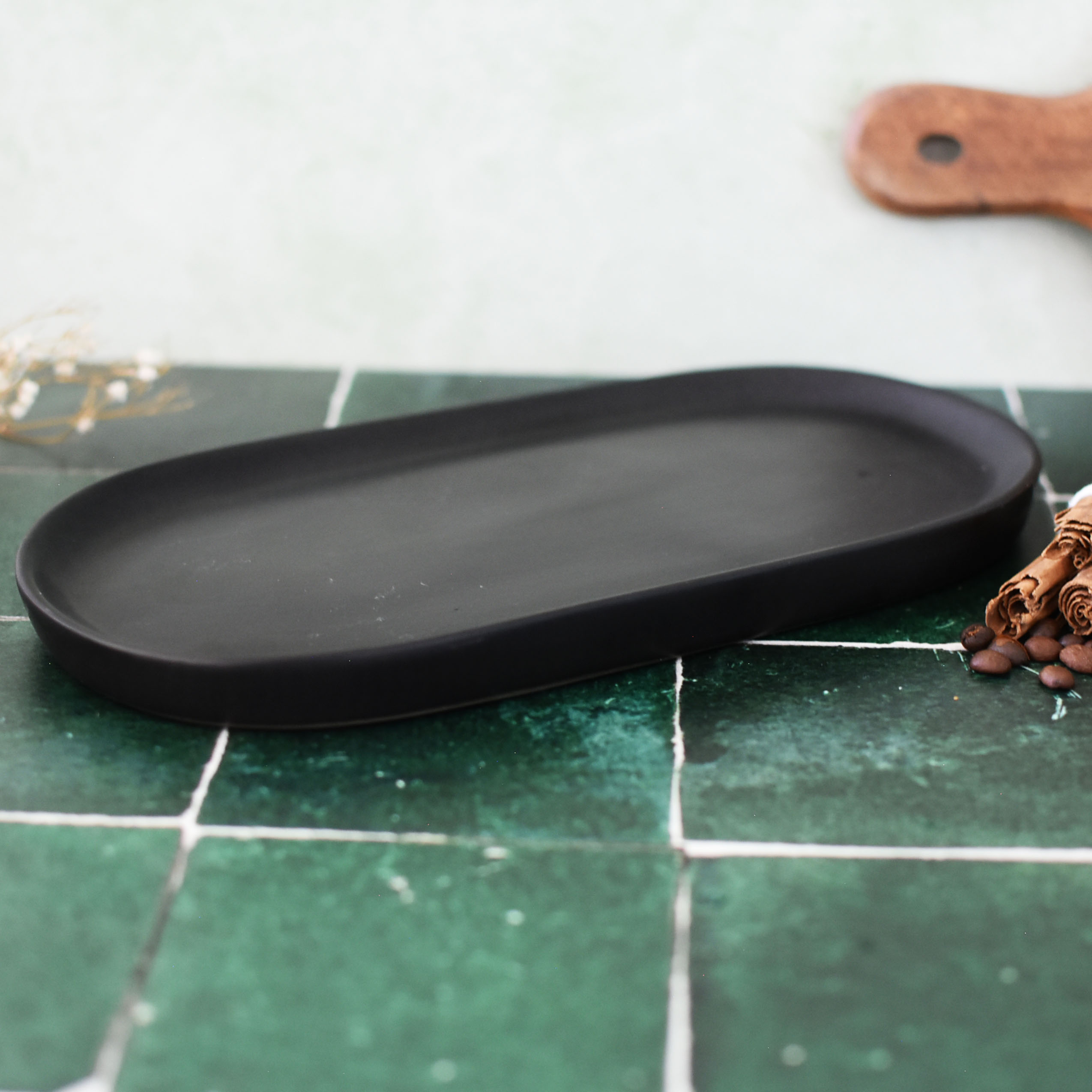 Plato ovalado Negro M