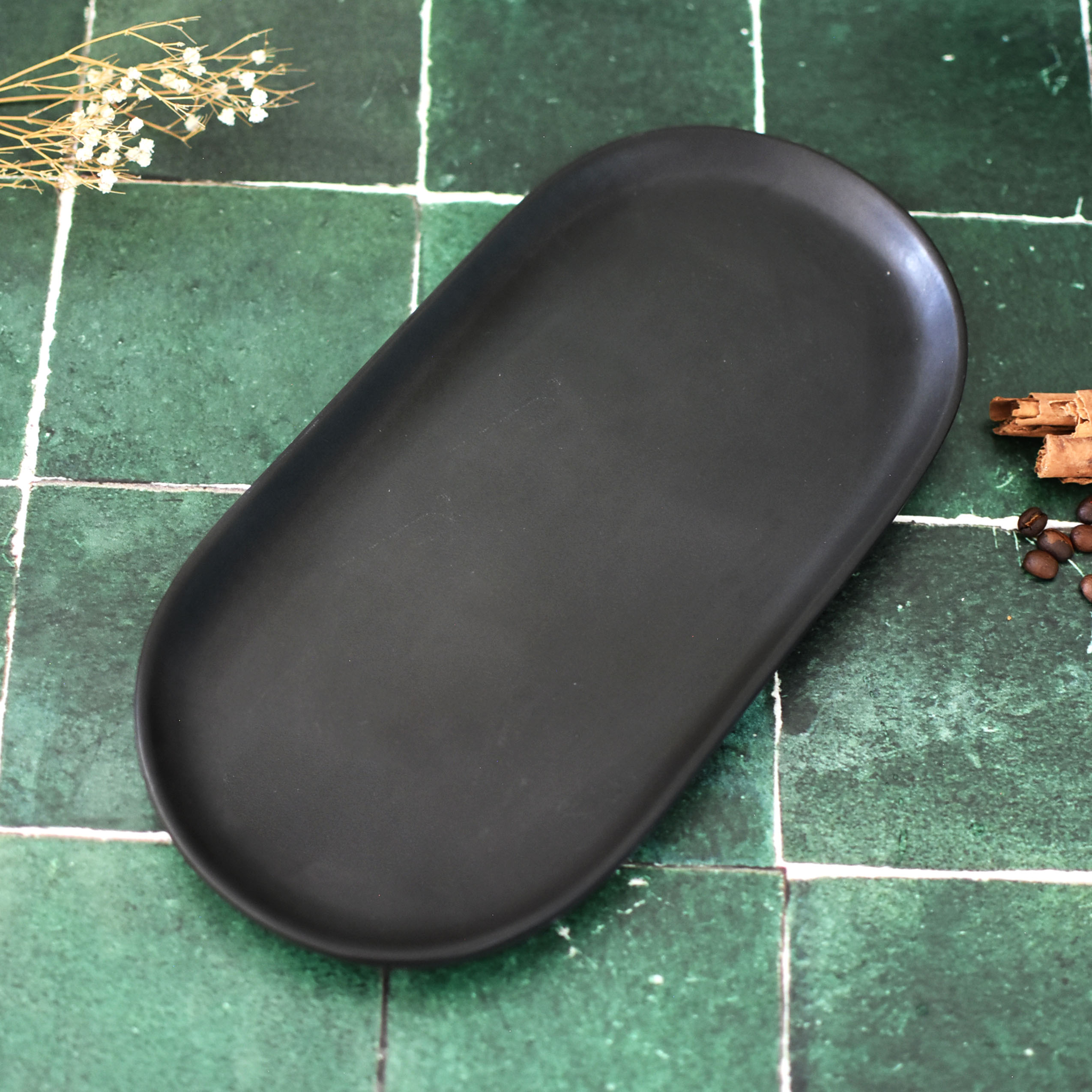 Plato ovalado Negro M