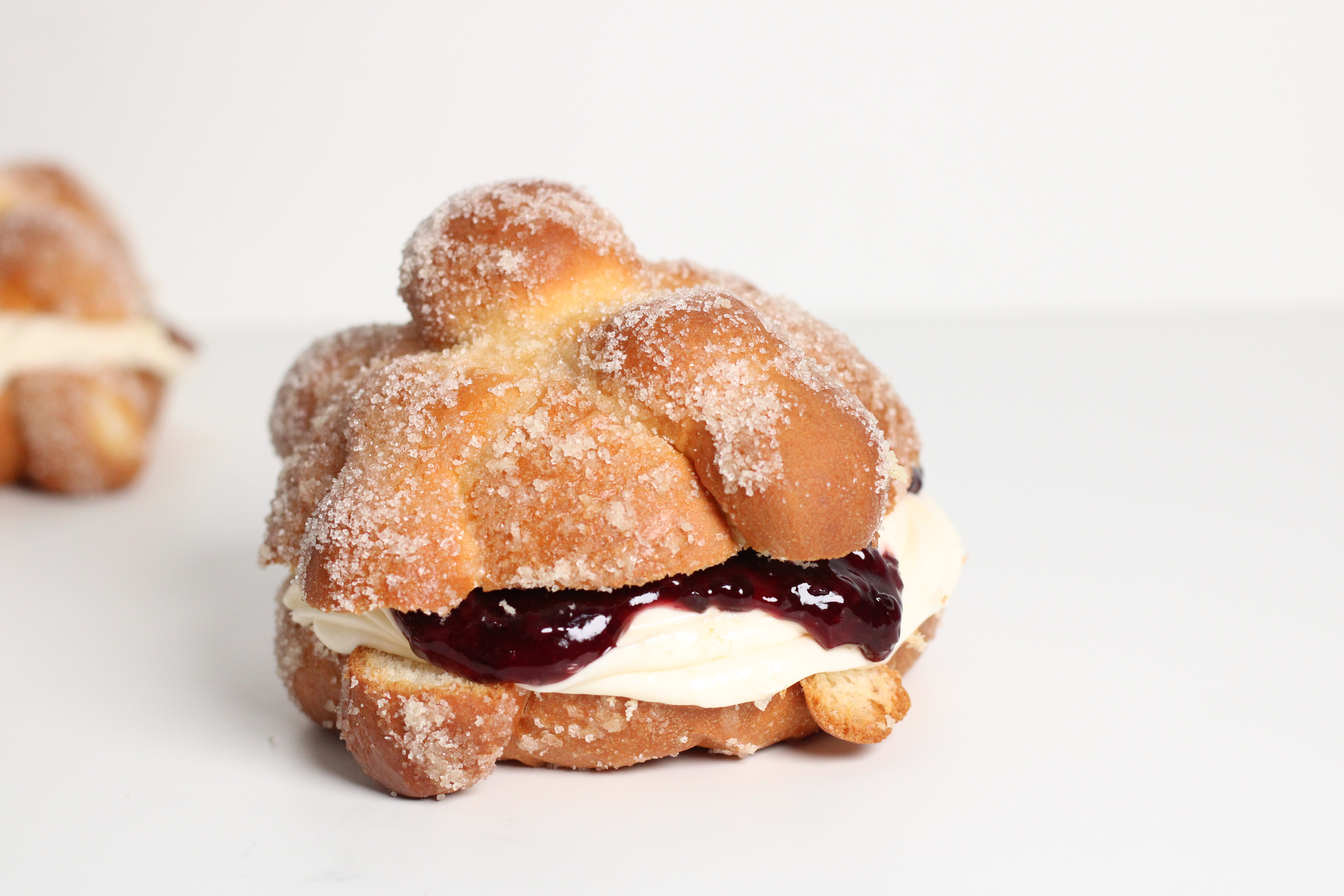 Pan de Muerto Queso con Zarzamora RG
